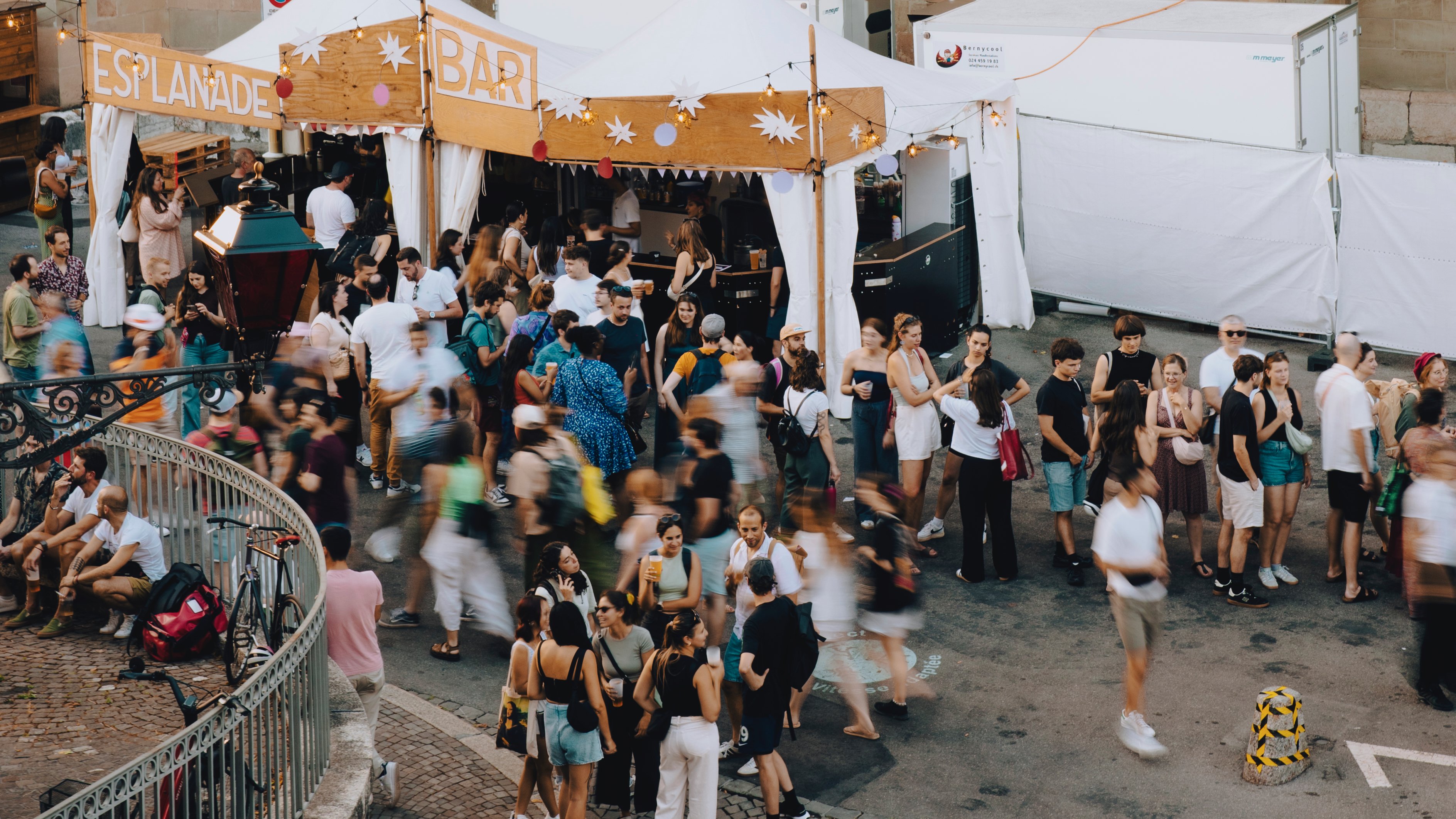 Ambiance et foule devant la Cathédrale de Lausanne